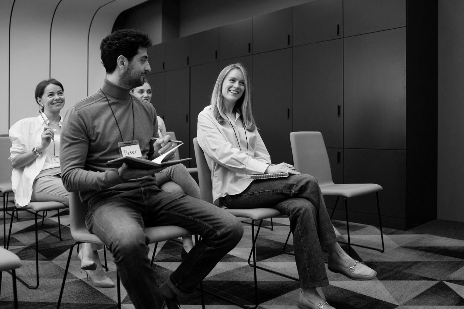 Análisis financiero detallado mostrando estrategias de ajuste presupuestario